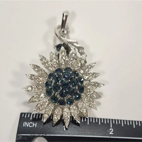 Vintage Lisner Silver Tone Rhinestone Flower Brooch - Picture 6 of 6